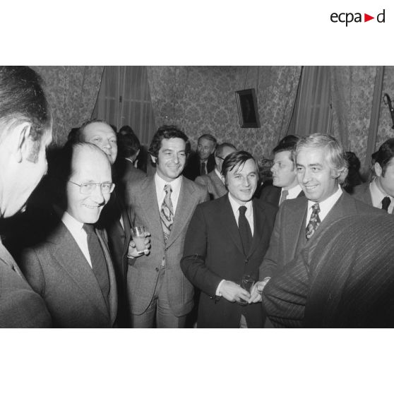 Le ministre des Armées donne un cocktail en l'honneur des journalistes spécialisés ayant participé au voyage en Polynésie française, et reçoit leurs voeux dans les salons de l'hôtel de Brienne.