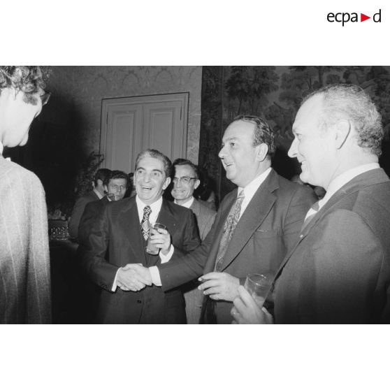 Le ministre des Armées donne un cocktail en l'honneur des journalistes spécialisés ayant participé au voyage en Polynésie française, et reçoit leurs voeux dans les salons de l'hôtel de Brienne.