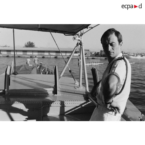 Sortie en mer du patrouilleur La Combattante P730 pour une course de pirogues à l'île de Moorea. Le capitaine de corvette Miquel, commandant La Combattante.