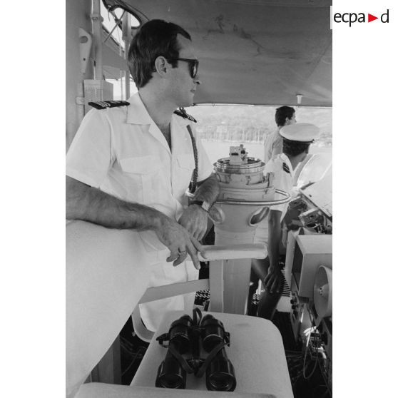 Sortie en mer du patrouilleur La Combattante P730 pour une course de pirogues à l'île de Moorea. Le capitaine de corvette Miquel, commandant La Combattante.