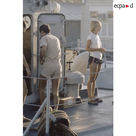 Sortie en mer pour une course de pirogues à l'île de Moorea. Personnel féminin à bord de la vedette de transport de personnel (VTP) P778 de la gendarmerie maritime.
