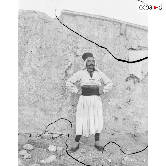 721. [Tunisie, 1902-1903. Portrait d'un militaire.]