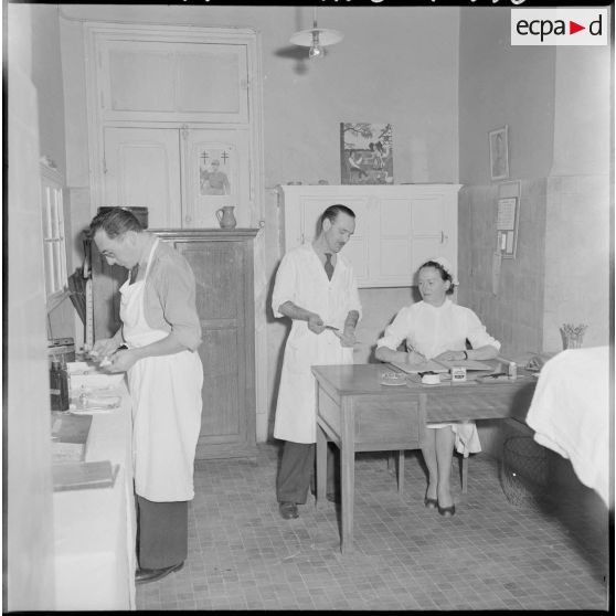 Sidi-Bel-Abbès. Hôpital Fernand Robert. Salle de pansement et de dermatologie.