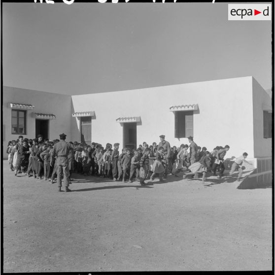 Vue d'ensemble de l'école d'Azouna, wilaya de Tipaza.