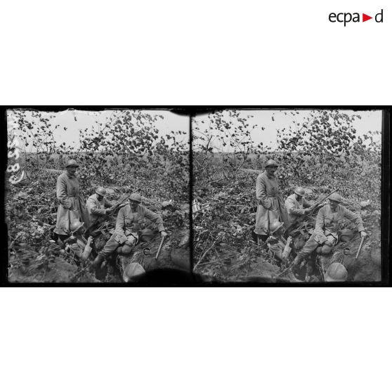 Antheuil-Portes, commandant d'un bataillon dans une tranchée. [légende d'origine]