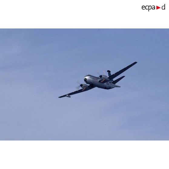 Avion de patrouille maritime Bréguet Atlantic Atl-1 de l'aéronautique navale en vol.