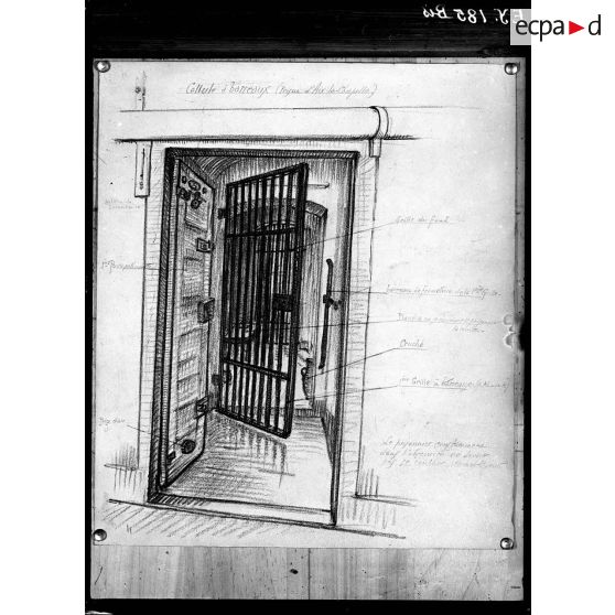 Une porte de cellule de la prison d'Aix-la-Chapelle. [légende d'origine]