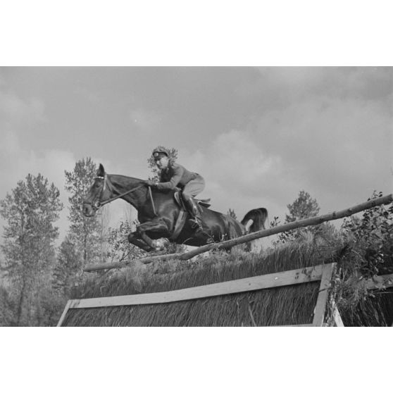 Le commandant (Major) Rudolf Lippert et son cheval.