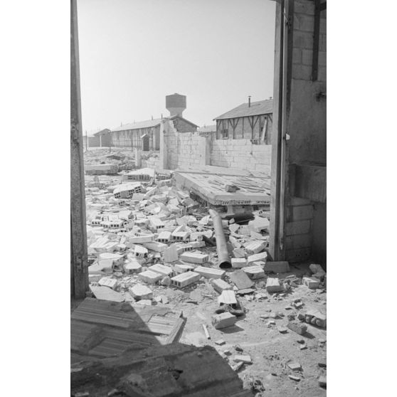 A Bordeaux, le Frontstalag 221 qui retient notamment des prisonniers coloniaux.
