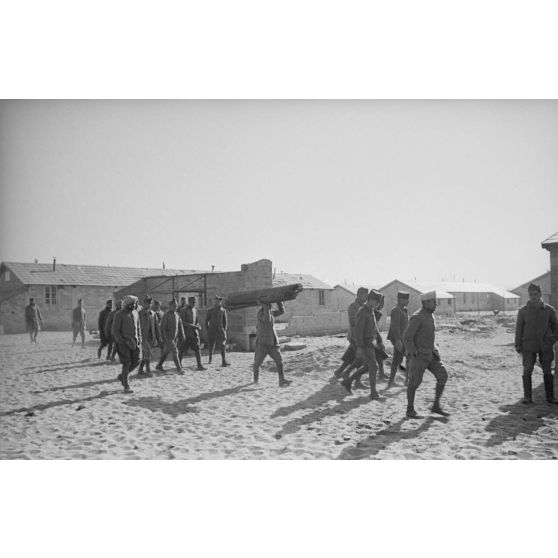 A Bordeaux, le Frontstalag 221 qui retient notamment des prisonniers coloniaux.