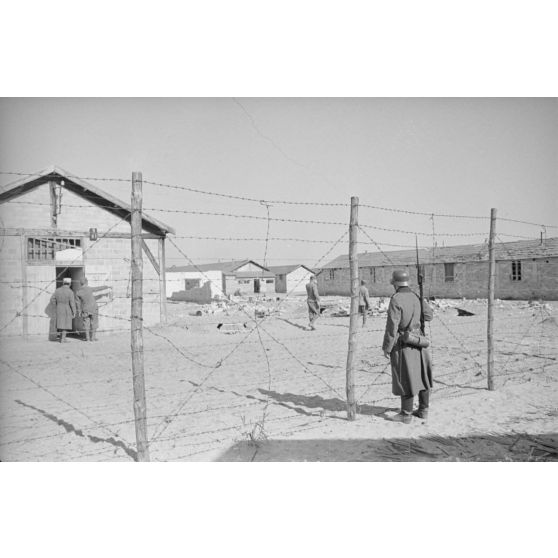 A Bordeaux, le Frontstalag 221 qui retient notamment des prisonniers coloniaux.