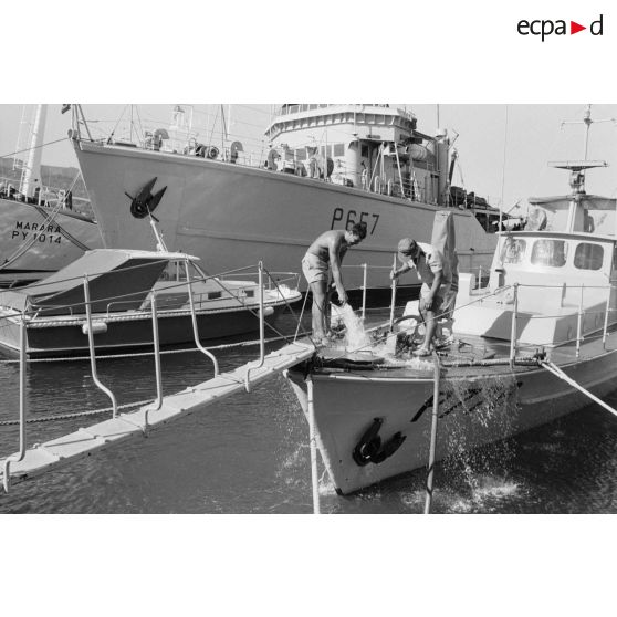 La base maritime de Papeete. Le Marara, le patrouilleur Paimpolaise (P657) et la vedette de transport de personnel (VTP) de la gendarmerie maritime (P778) à quai.