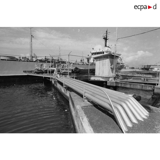 Service des essences des armées (SEA) à la base maritime de Papeete.