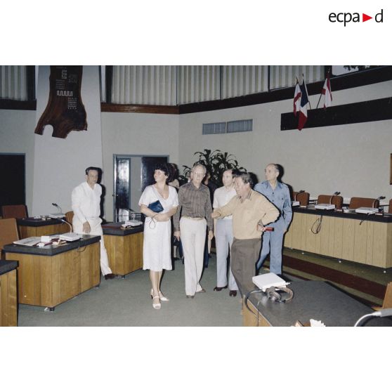 Visite de l'Assemblée territoriale par les membres de la commission de la Défense nationale avec Frantz Vanizette, président de l'Assemblée territoriale de Polynésie française, lors de leur visite.