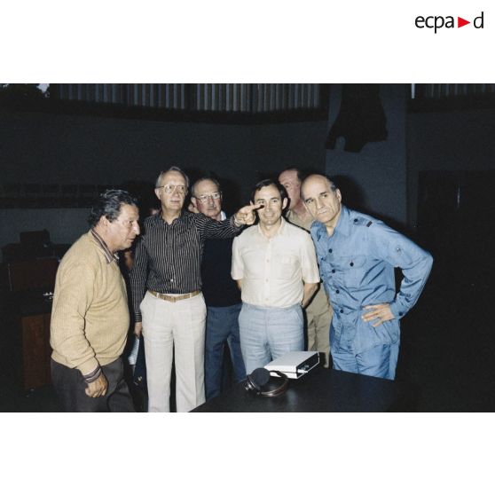 Visite de l'Assemblée territoriale par les membres de la commission de la Défense nationale avec Frantz Vanizette, président de l'Assemblée territoriale de Polynésie française, lors de leur visite.