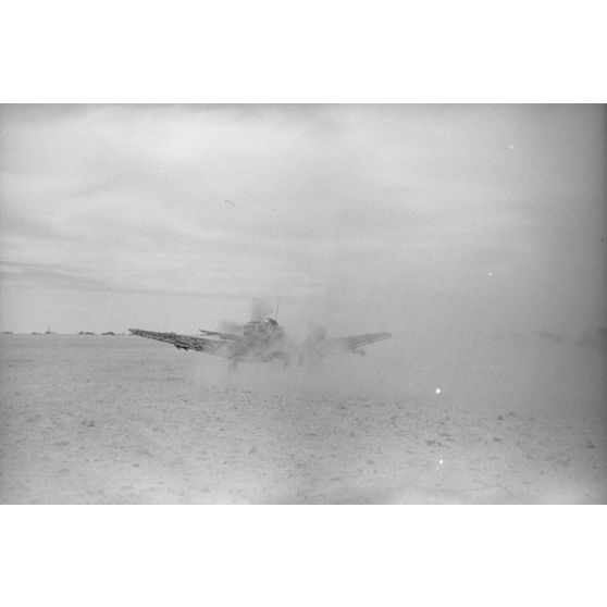 Décollage d'un bombardier Junkers Ju-87 Stuka du Sturzkampfgeschwader 2 "Immelmann".