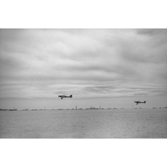 Décollage d'un bombardier Junkers Ju-87 Stuka du Sturzkampfgeschwader 2 "Immelmann".