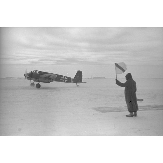 Un avion d'attaque au sol Henschel Hs-129 codé ?E+MM Werknummer 0376.