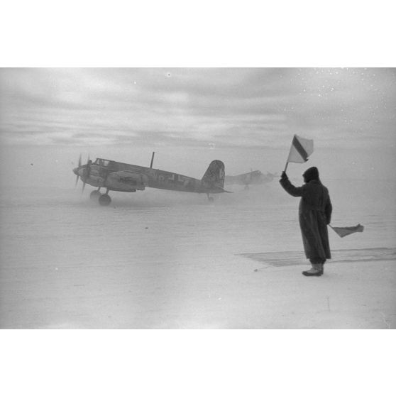 Un avion d'attaque au sol Henschel Hs-129 du 8. Pz Sch.G1 (Panzer Schlachtgeschwader 1).