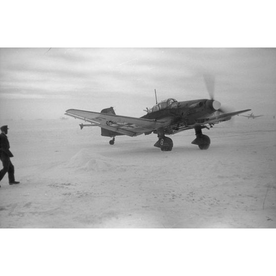 Le bombardier Junkers Ju-87 Stuka piloté par Hans-Ulrich Rudel et Erwin Hentschel du Sturzkampfgeschwader 2 "Immelmann".