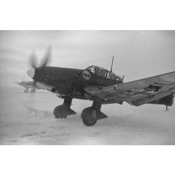 Le bombardier Junkers Ju-87 Stuka piloté par Hans-Ulrich Rudel et Erwin Hentschel du Sturzkampfgeschwader 2 "Immelmann".