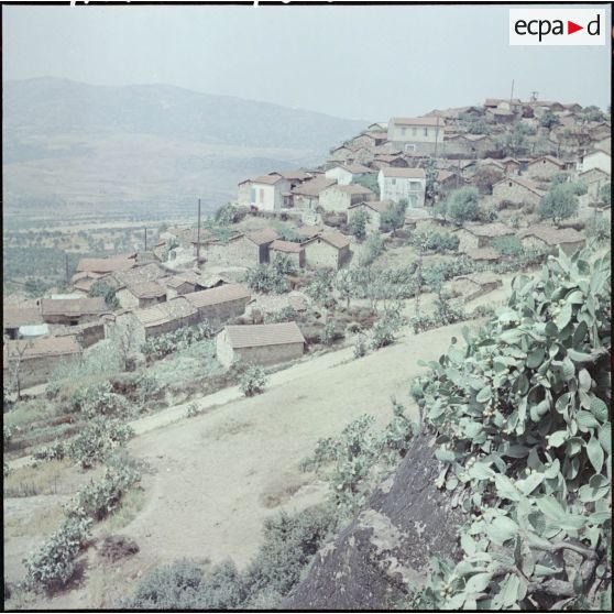 Kabylie. 27e Bataillon de chasseurs alpins (BCA). Un village.