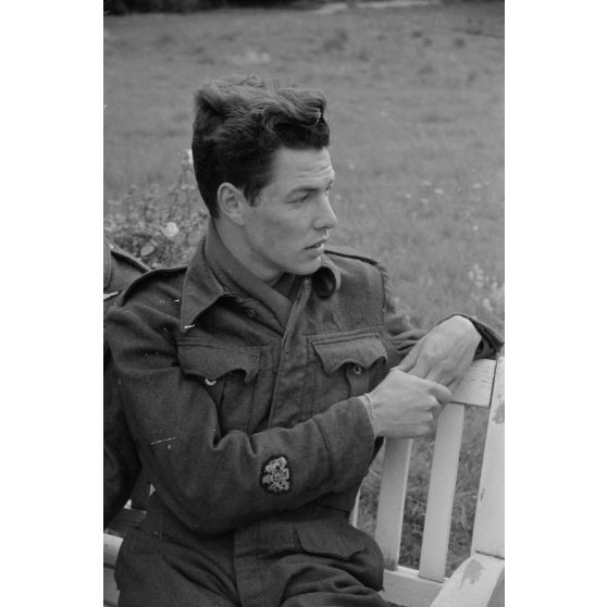 Portrait d'un membre d'équipage canadien survivant du crash de leur bombardier.