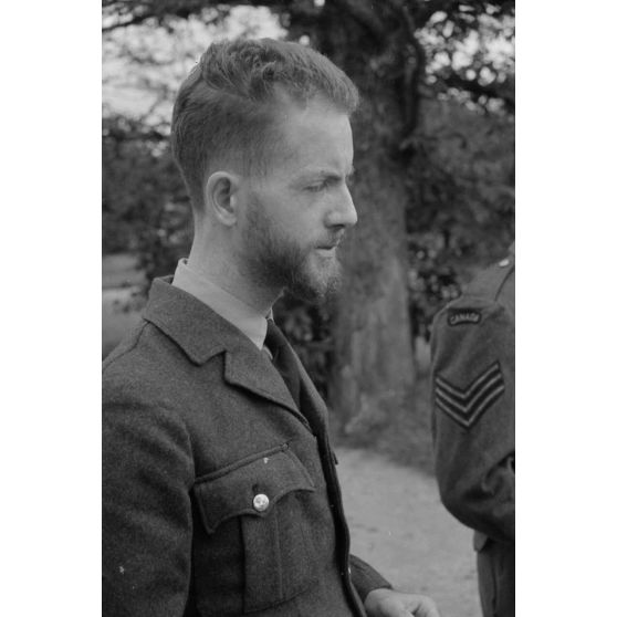 Portrait d'un membre d'équipage canadien survivant du crash de leur bombardier.