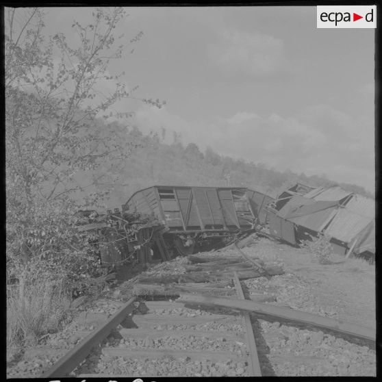 Sur le tournage du film Le jour le plus long. Effets de l'explosion du train.