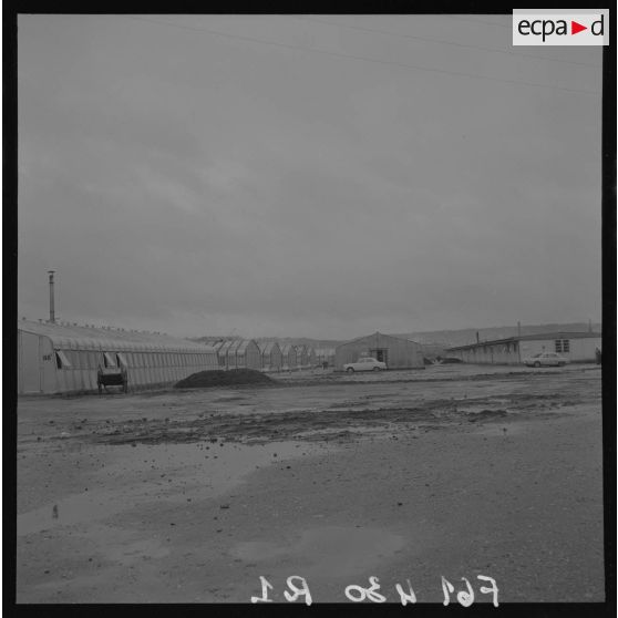 Logements de sous-officiers et de troupes à la base aérienne (BA) 117 ou cité de l'Air pour le film Le jour le plus long (The longest day).