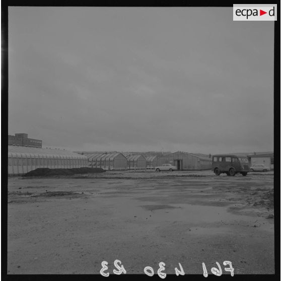 Logements de sous-officiers et de troupes à la base aérienne (BA) 117 ou cité de l'Air pour le film Le jour le plus long (The longest day).