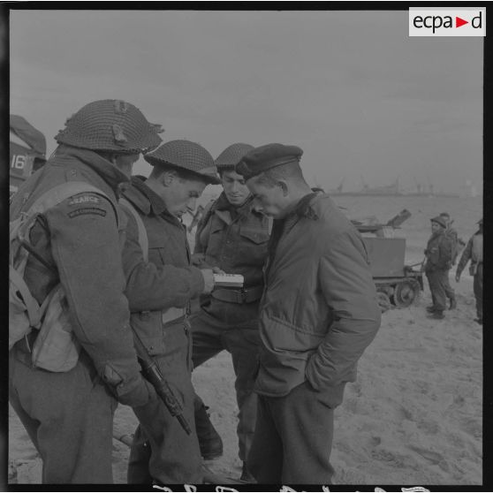 Sur le tournage du film Le jour le plus long. Figurants des commandos français.