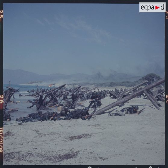 Sur le tournage du film Le jour le plus long. Phase du débarquement des militaires américains du corps des Marines.