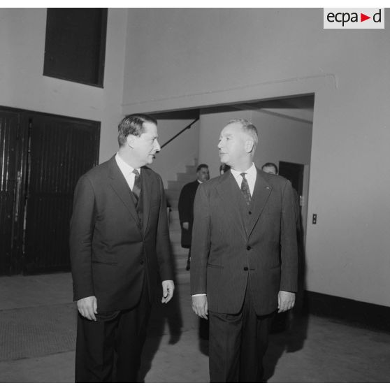 Visite de Pierre Messmer, ministre des Armées, aux studios de Boulogne.