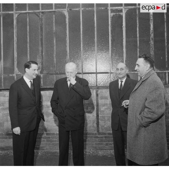 Projection en avant-première aux studios de Boulogne du film Le jour le plus long. Accueil du général Pierre Koenig, conseiller militaire du film.