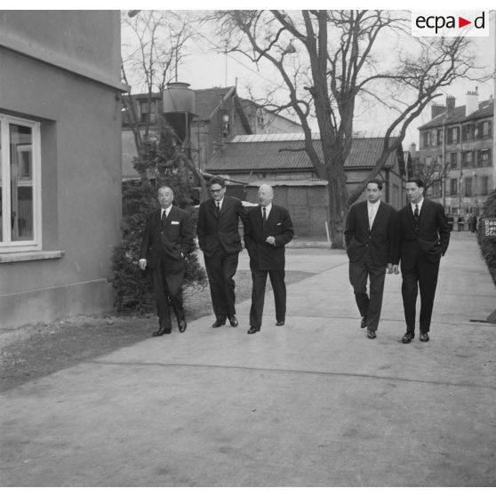Projection en avant-première aux studios de Boulogne du film Le jour le plus long. Accueil du général Pierre Koenig, conseiller militaire du film.