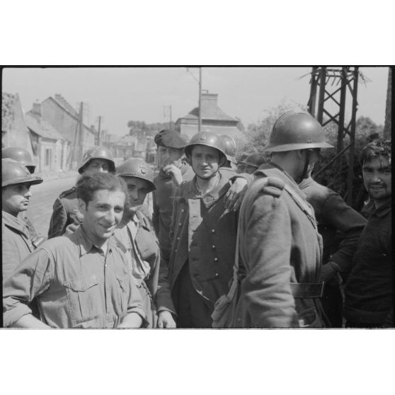 Dans Abbeville ou sa proche banlieue, des prisonniers français du 15e régiment d'infanterie.
