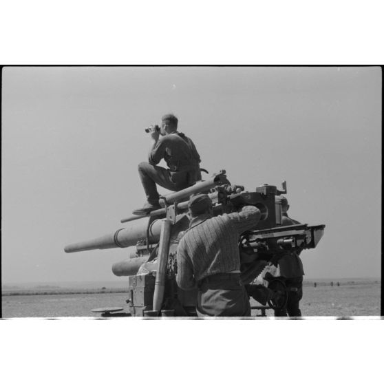 Une pièce de 8, 8 cm Flak en position.