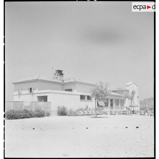 Bâtiment sur l'aéroport de Marignane.