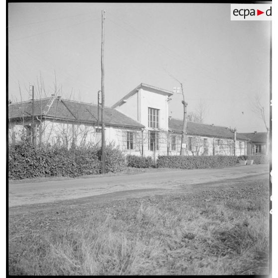 Bâtiment sur la base aérienne de stockage de Pau.
