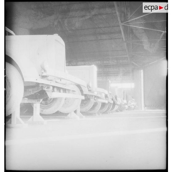 Stockage de camions Berliet sur la base aérienne de Pau.