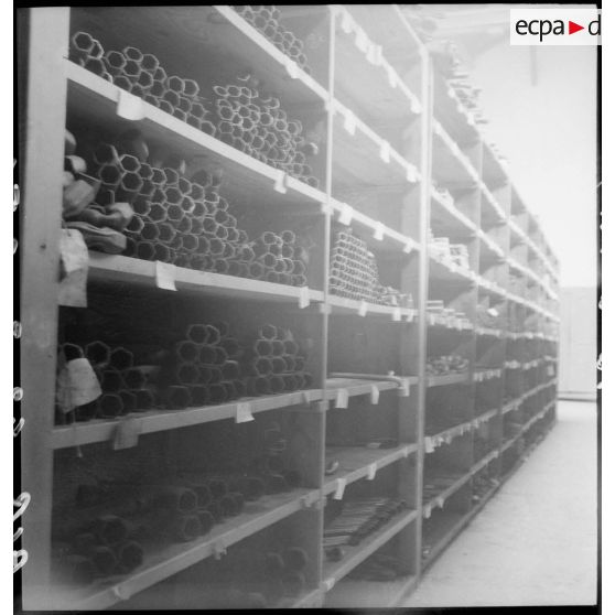 Magasin de pièces détachées sur la base aérienne de stockage de Pau.