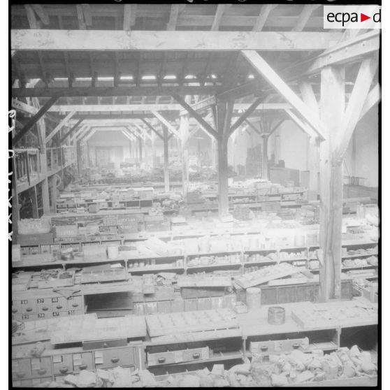 Magasin de pièces détachées et petit outillage sur la base aérienne de stockage de Pau.