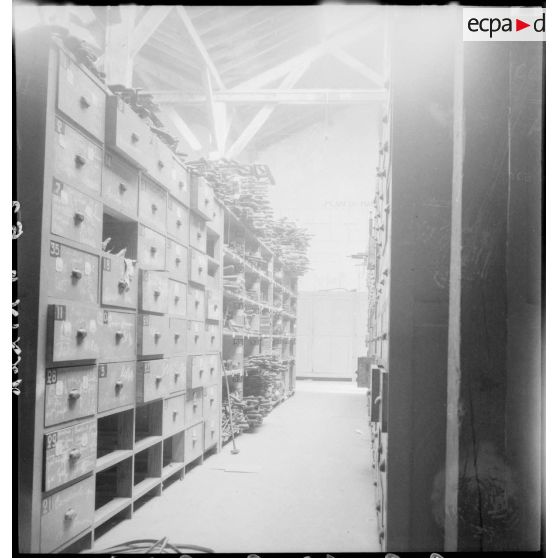 Magasin de petit outillage sur la base aérienne de stockage de Pau.