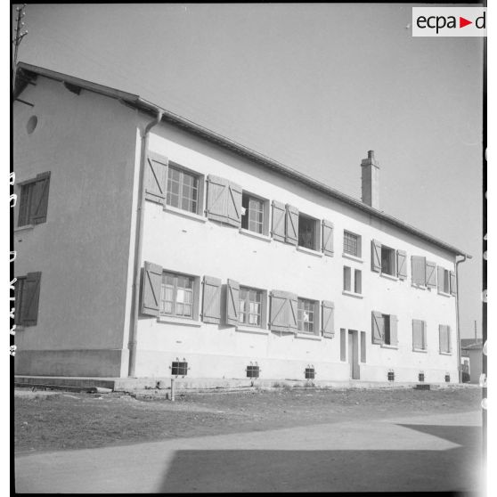 Bâtiment sur la base aérienne de stockage de Pau.