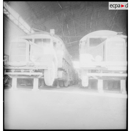 Stockage de camions Berliet sur la base aérienne de Pau.