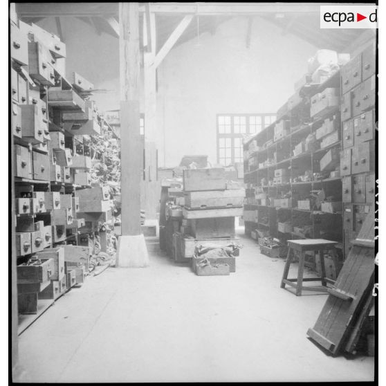 Magasin de petit outillage sur la base aérienne de stockage de Pau.