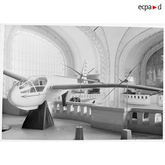 Exposition lors de la "semaine de l'aviation" à Vichy.