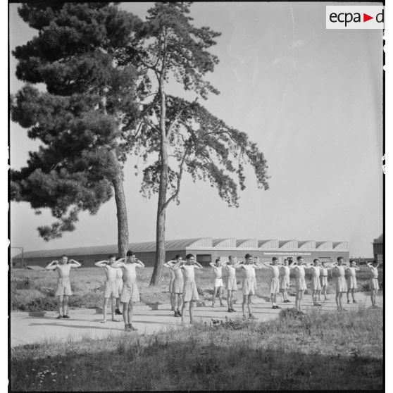 Séance de gymnastique à l'école des apprentis de l'AIA de Toulouse.