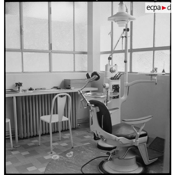 Le cabinet dentaire de l'atelier de réparation de l'armée de l'Air (ARAA) sur l'aérodrome civil de Toulouse.